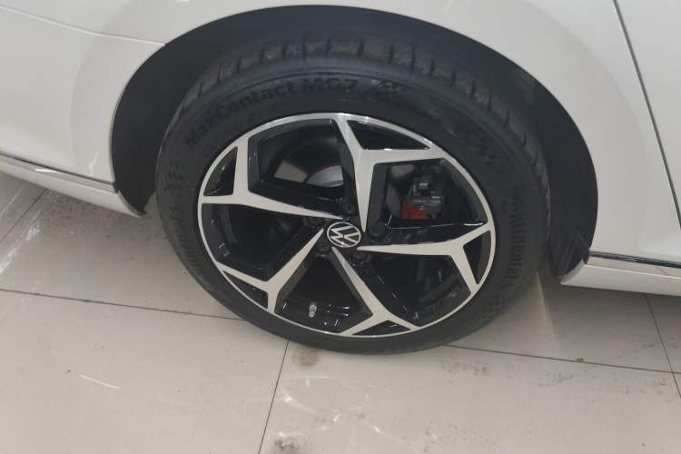 Used Volkswagen Variant 2016 380TSI Two-Wheel-Drive Style Edition Right Rear Wheel Hub