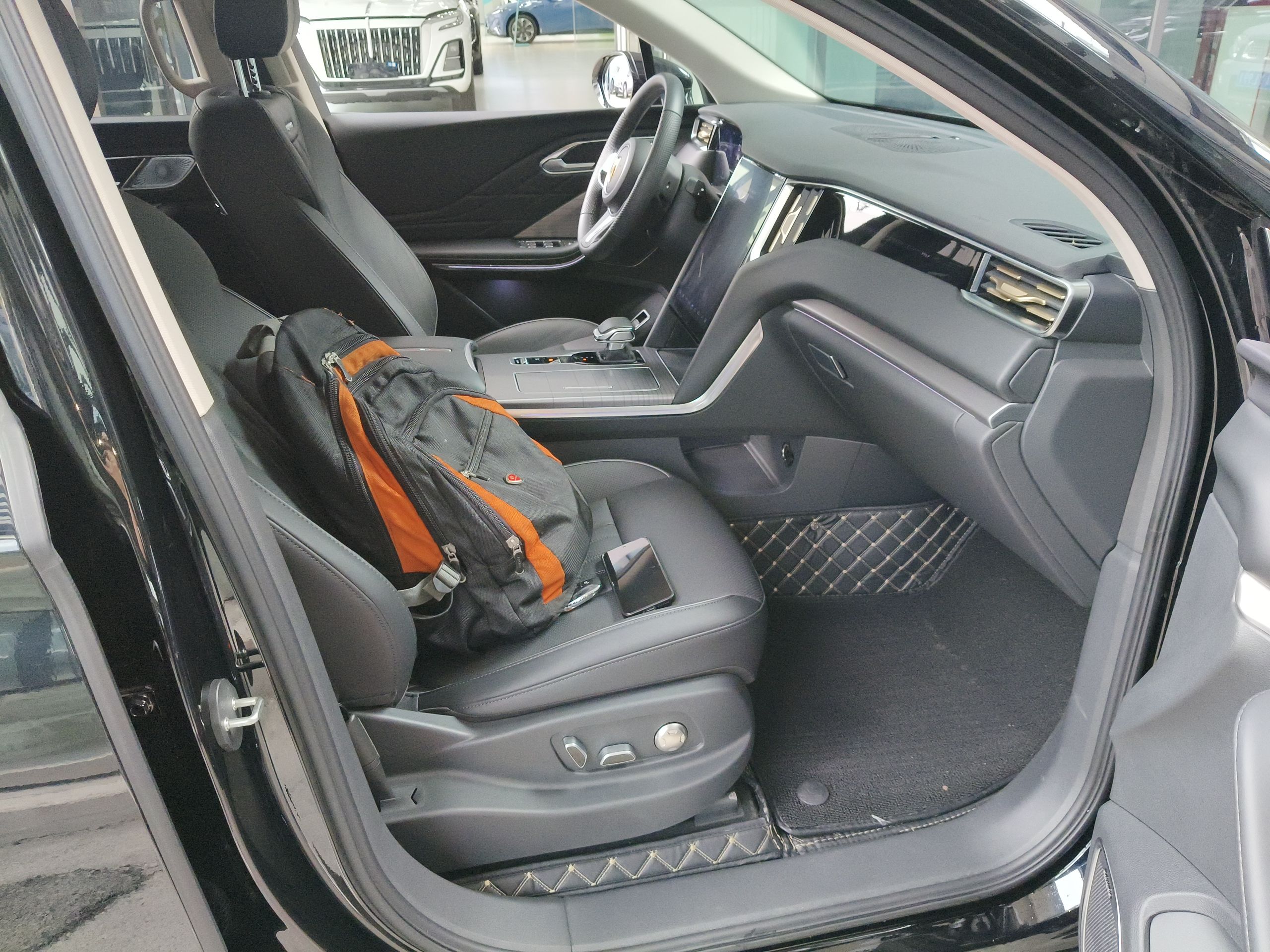 Hongqi HS7 PHEV 2024 2.0T PHEV Four-Wheel Drive Flagship Edition 6 Seats — снимка 19