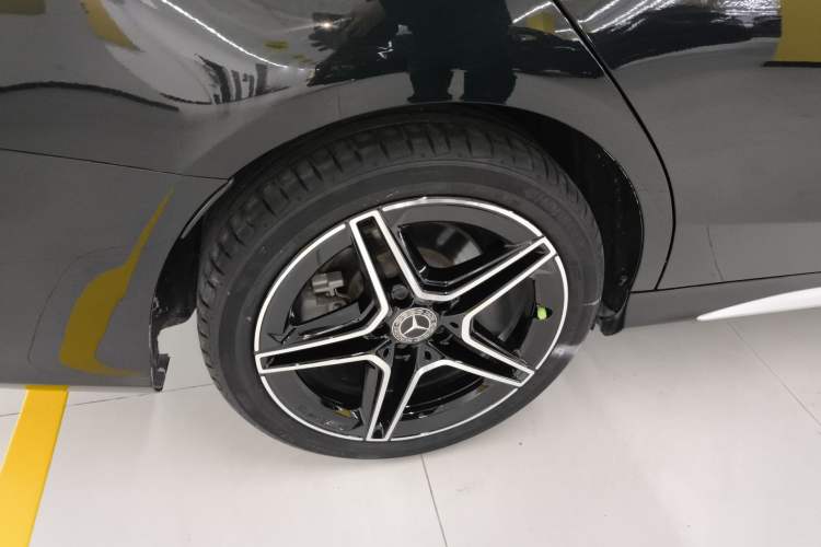 Used Mercedes-Benz C-Class 2021 C 260 L Sport Edition Star Collection Right Rear Wheel Hub