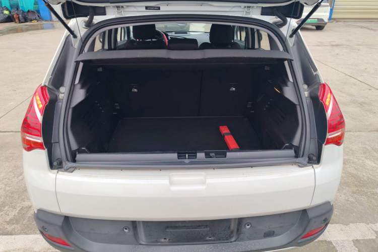 Used Peugeot 3008 2015 2.0L Manual Classic Edition Trunk