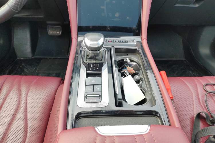 Used Hongqi H5 2024 2.0T Automatic Smart Connect Flagship Edition
