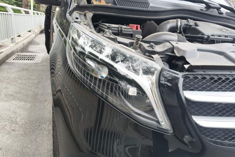 Used Mercedes-Benz V-Class 2022 V 260 Avantgarde Edition Right Front Headlight