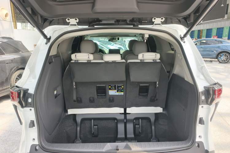 Used Toyota SIENNA 2026 Model 2.5L Dual-Engine Two-Wheel-Drive Comfort Edition
