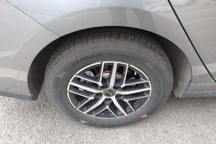 Used BYD Seal 05 DM-i 2025 DM-i Intelligent Drive 120KM Flagship Model Right Rear Wheel Hub