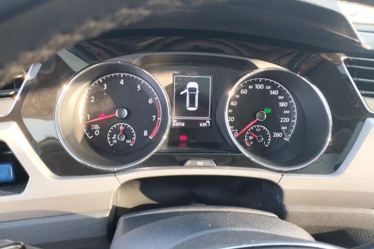 Used Volkswagen Touran 2018 Volkswagen Touran L 280TSI DSG Comfort Edition 6-seater Instrument Cluster