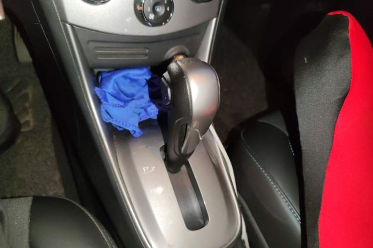 Used Chevrolet Trax 2016 1.4T Automatic Two-Wheel Drive Luxury Version Gear Lever