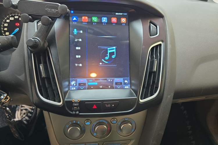 Used Ford Focus 2012 Sedan 1.6L Automatic Comfort Model
