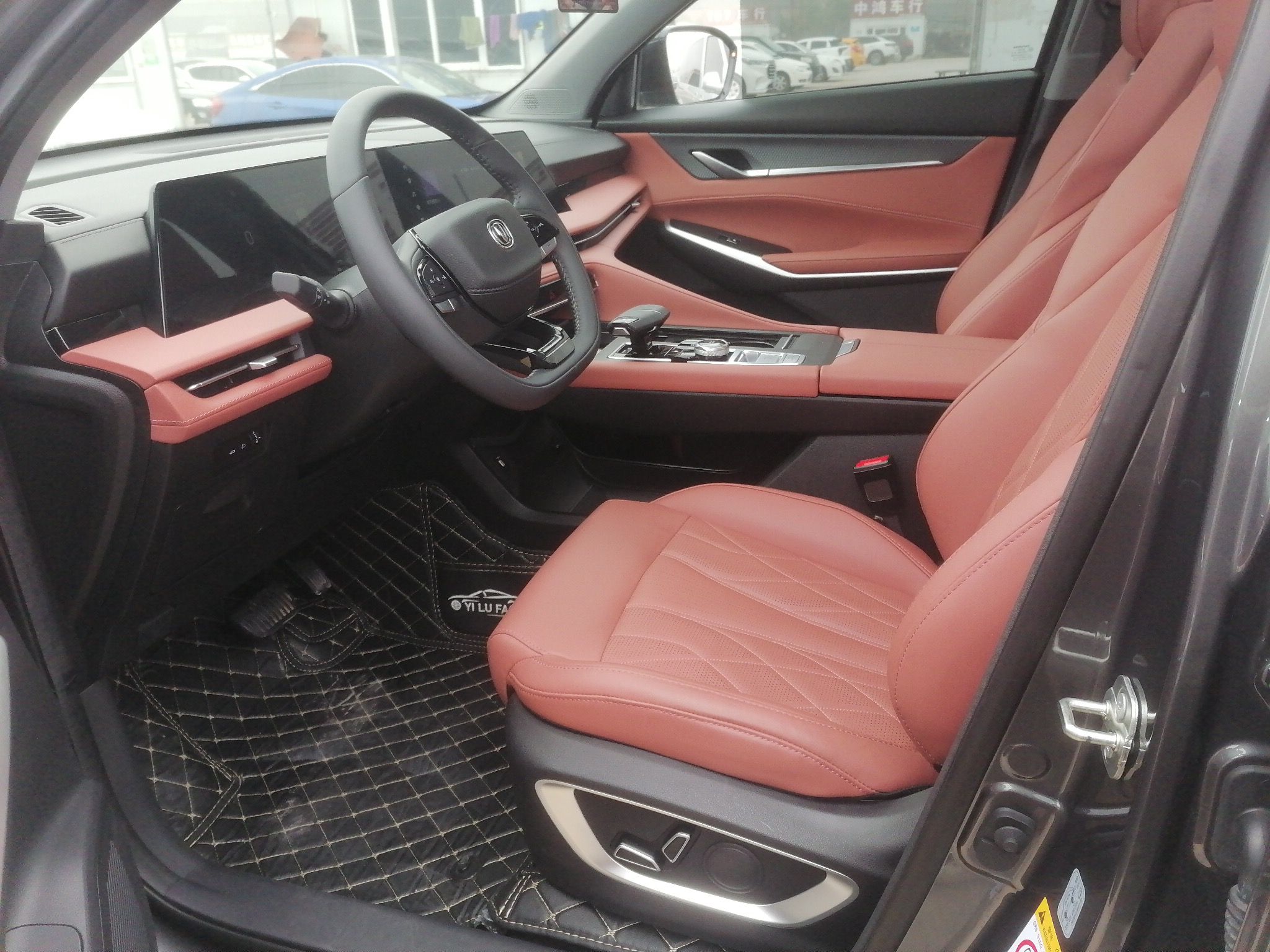 المقاعد الأمامية داخل السيارة