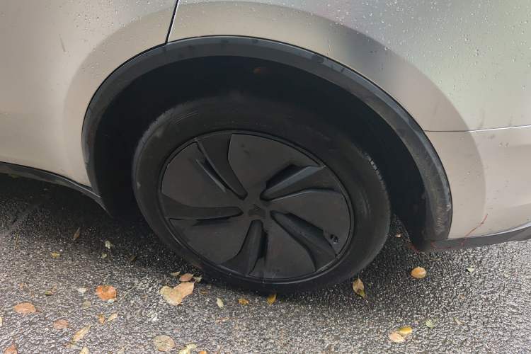 Used Tesla Model Y 2025 Rear-Wheel-Drive Version Right Front Wheel Hub