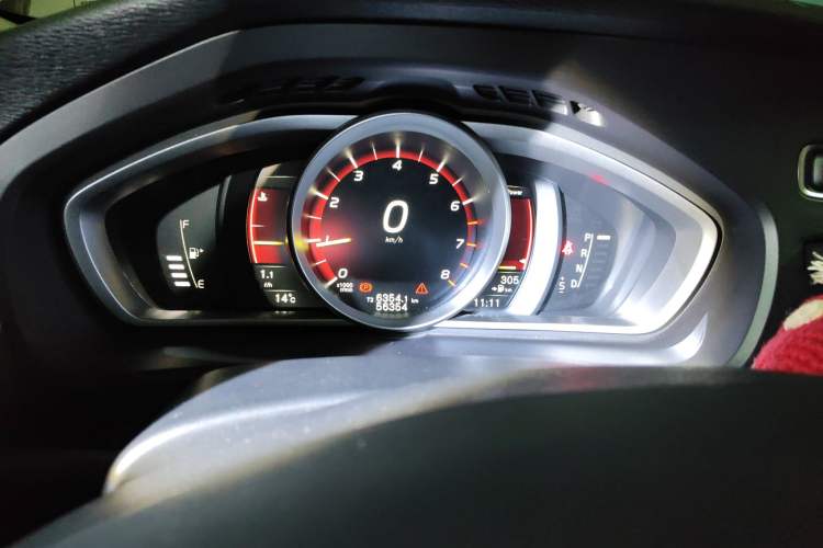 Used Volvo V40 2018 T3 Zhiyi Edition Instrument Cluster