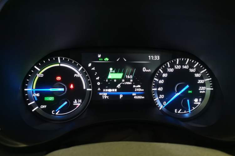 Used Toyota Highlander 2023 2.5L Smart Electric Hybrid Dual-Engine Four-Wheel Drive Prestige Version – 7 Seats Instrument Cluster