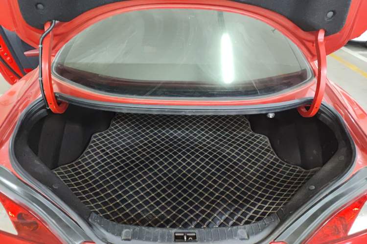 Used Hyundai Genesis Coupe 2009 2.0T Automatic Deluxe Edition Trunk