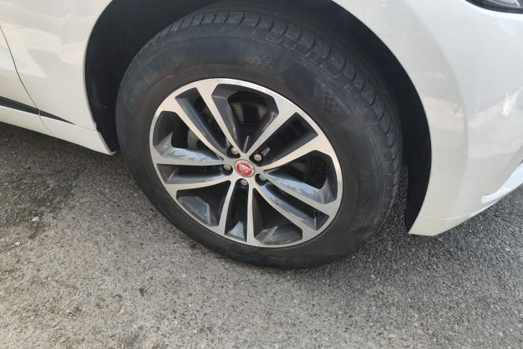 Used Jaguar F-PACE 2016 2.0T Two-Wheel-Drive R-Sport Sport Edition