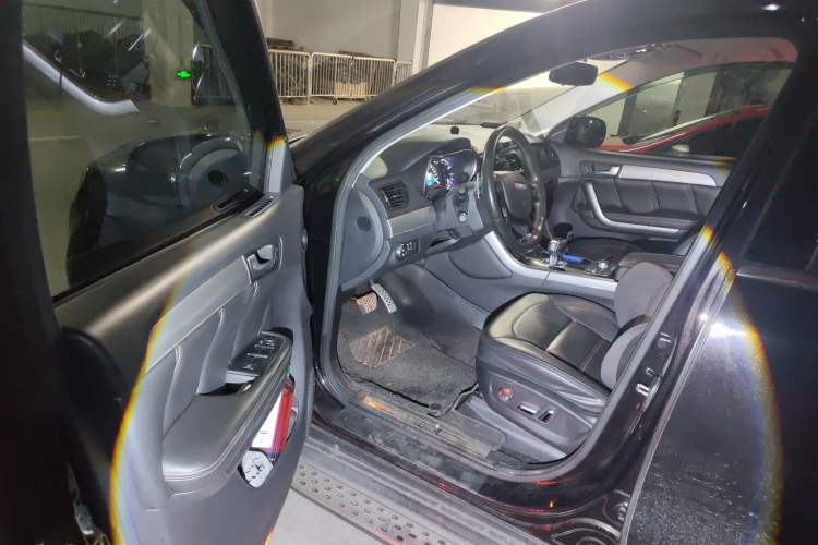 Used Haval H8 2017 2.0T Gasoline Two-Wheel Drive Smart Edition
