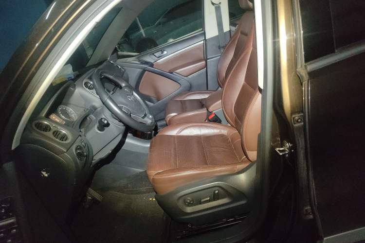 Used Volkswagen Tiguan 2013 1.8 TSI Automatic All-Wheel Drive Luxury Model Left Front Seat