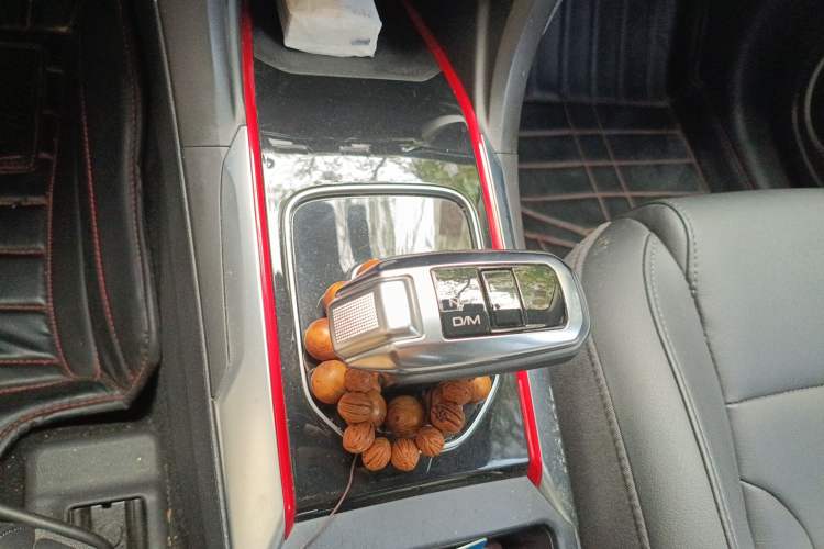 Used Haval H2 2018 Blue Label 1.5T Dual-Clutch Two-Wheel-Drive Elite Model Gear Lever