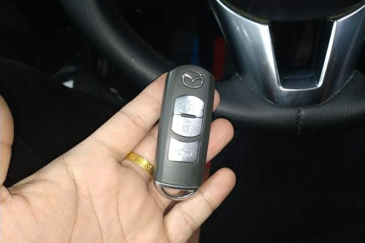 Used Mazda Mazda 3 Axela 2014 Sedan 1.5L Automatic Luxury Model
