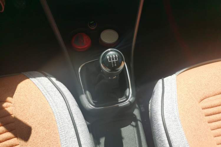 Used Volkswagen Polo 2016 1.6L Manual Comfort Model Gear Lever