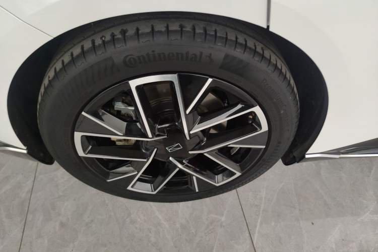 Used Avatr 06 2025 Pro All-Electric Version Right Rear Wheel Hub