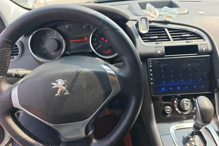 Used Peugeot 3008 2015 2.0L Automatic Trend Edition Center Console