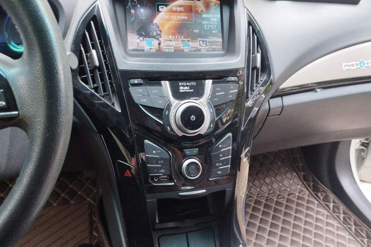 Used BYD Qin New Energy 2015 1.5T Dual-Crown Flagship Plus Edition Audio And AC Panel