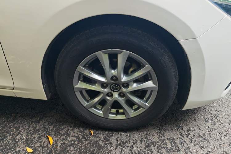 Used Mazda 3 Axela 2017 Sedan 1.5L Automatic Luxury Model Emission Standard China V Right Front Wheel Hub