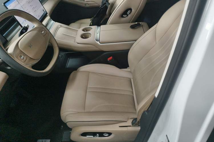 Used XPeng X9 2025 740 Ultra-Long Range Max Left Front Seat