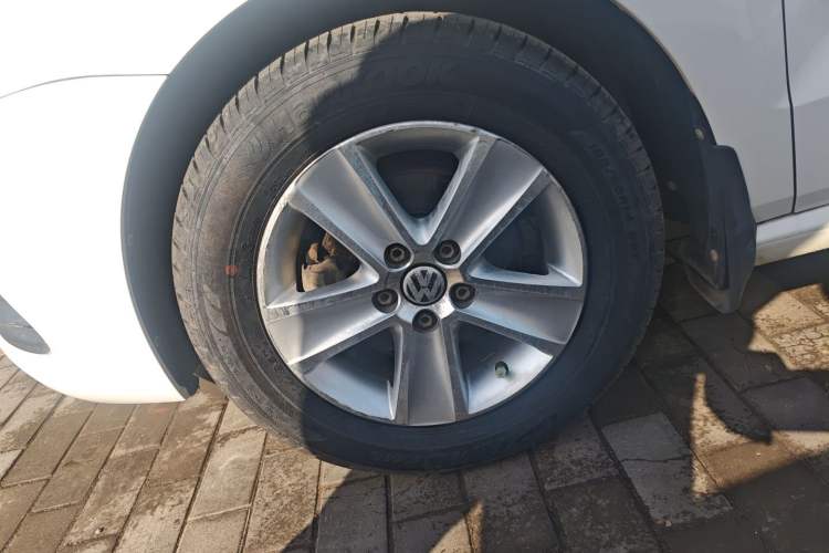 Used Volkswagen Polo 2016 1.4L Automatic Trendy Model Left Front Wheel Hub