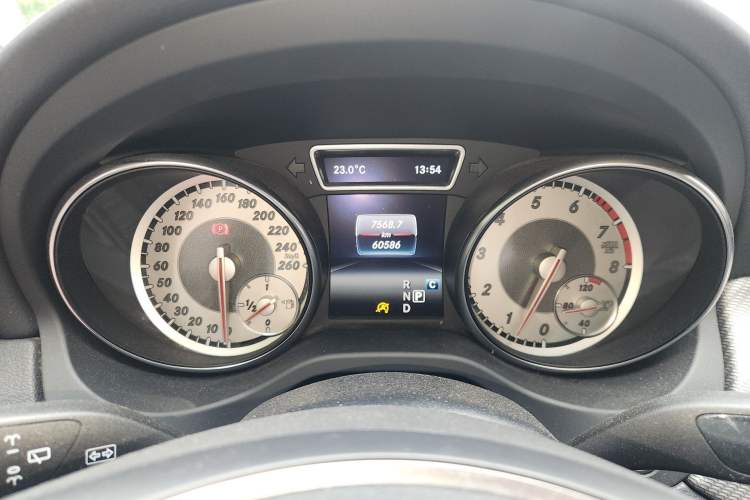 Used Mercedes-Benz GLA 2016 GLA 200 Sport Edition Odometer Close Up