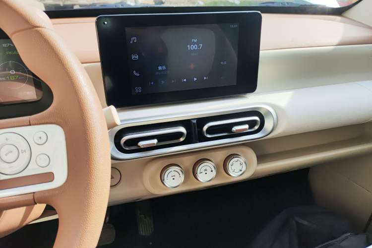 Used Wuling Hongguang MINIEV 2024 3rd Generation 215km Advanced Version Audio And AC Panel