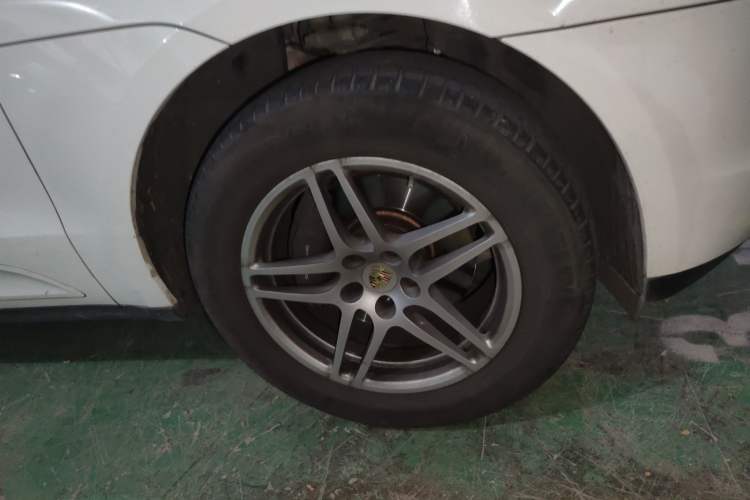 Used Porsche Macan 2017 Macan 2.0T Right Front Wheel Hub