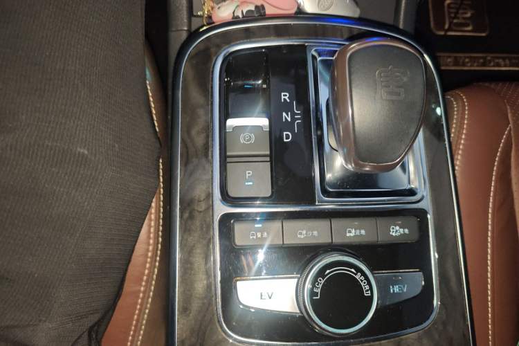 Used BYD Tang New Energy 2015 2.0T Four-Wheel-Drive Flagship Model
