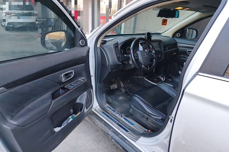 Used Mitsubishi Outlander 2019 2.4L 4x4 Zhi Xiang Edition 5 Seats China V Emission Standard