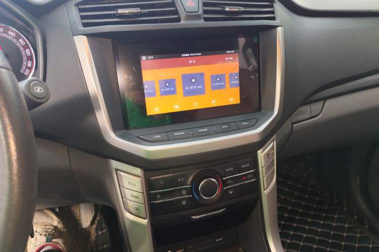 Used SAIC MAXUS T70 2020 2.0T Gasoline Automatic 4x4 Comfort Edition Standard Box with High Ground Clearance