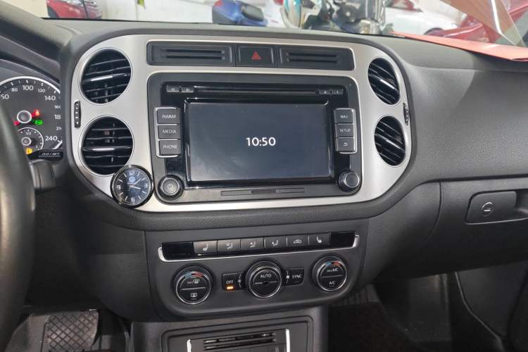 Used Volkswagen Tiguan 2015 1.8TSI Automatic All-Wheel-Drive Luxury Model Audio And AC Panel