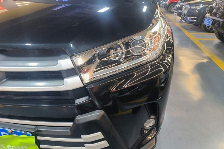 Used Toyota Highlander 2018 2.0T Four-Wheel Drive Luxury Version 7 Seats China VI Standard
