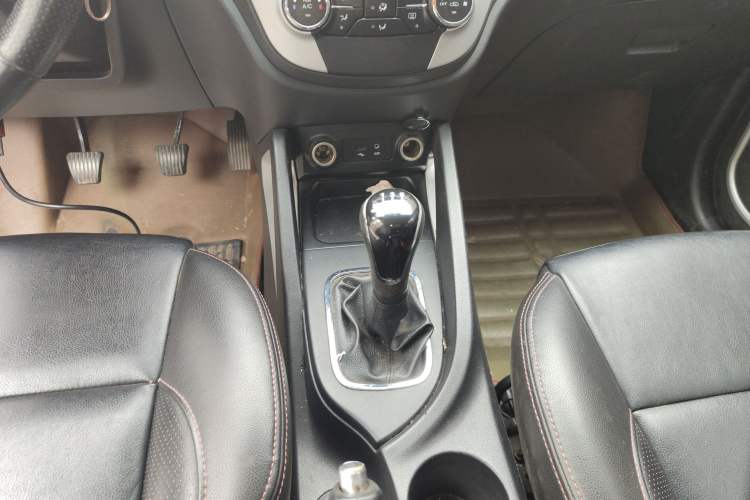 Used Changan CS35 2015 1.6L Manual Luxury Model China V Standard
