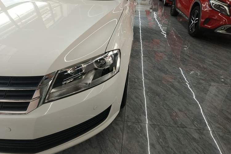 Used Volkswagen Lavida 2013 Revised Classic 1.6L Automatic Fashion Edition Left Front Headlight