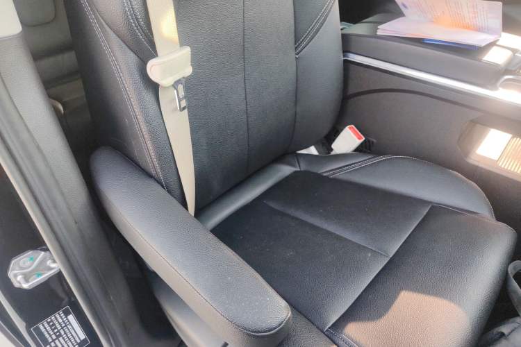 Used Ford Transit 2019 2.0T Diesel Multi-Purpose Commercial Vehicle Short Wheelbase Low Roof 6-Seater China VI Standard