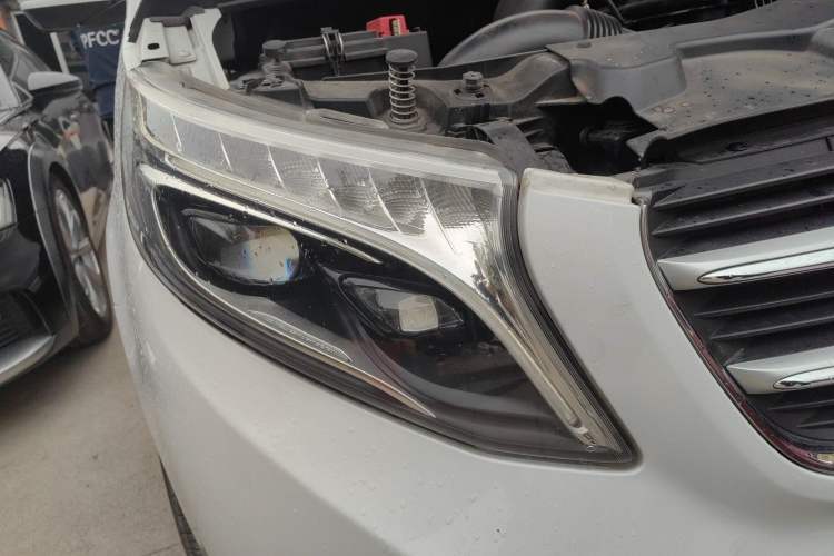 Used Mercedes-Benz V-Class 2018 V 260 L Prestige Extended Version China VI Right Front Headlight