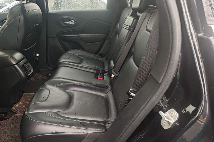 Used Jeep Cherokee 2016 2.4L Professional Smart Version