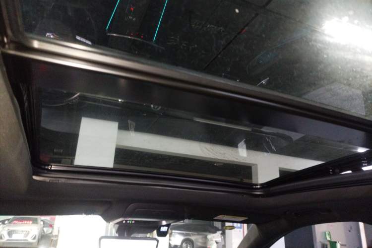 Used Cadillac XT4 2023 28T Two-Wheel-Drive Luxury Version
