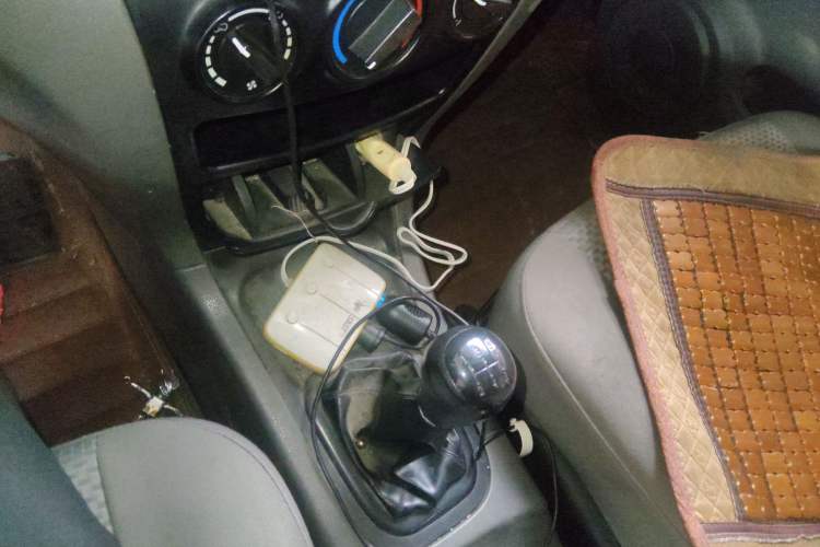 Used Dongfeng Shuaike 2013 Revised Version 1.5L Manual Comfort Trim 7 Seats China IV Standard
