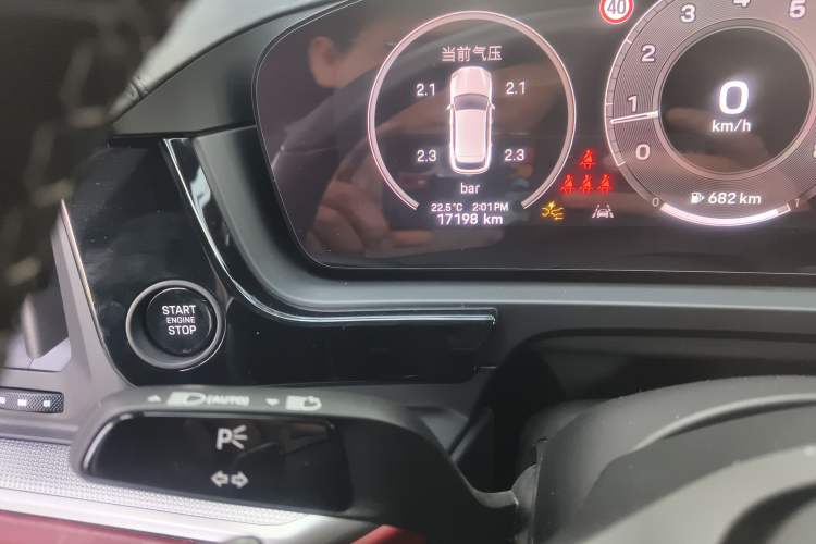 Used Porsche Cayenne 2024 Cayenne 3.0T Odometer Close Up