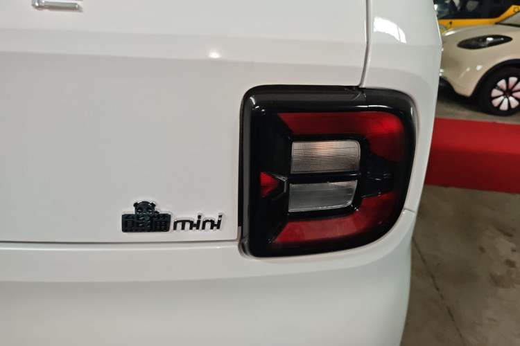 Used Geely Galaxy Panda 2024 Panda Mini 200km Endurance Bear Right Rear Taillight