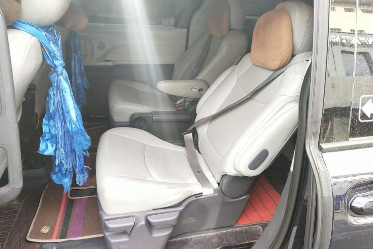 Used Toyota SIENNA 2023 2.5L Hybrid Comfort Edition