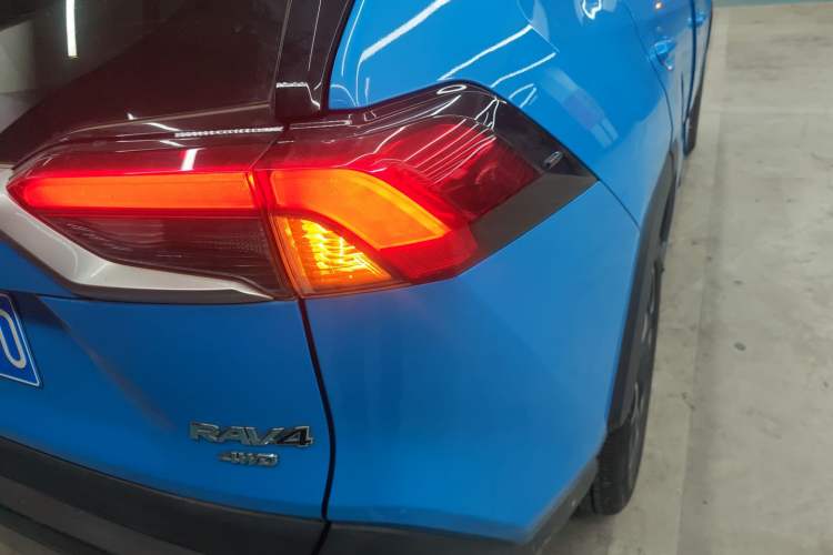 Used Toyota RAV4 2020 2.0L CVT Four-Wheel Drive Prestige Edition
