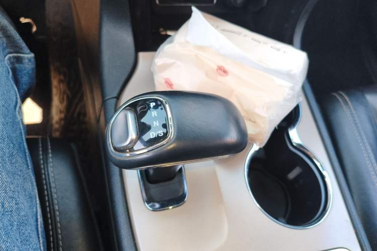 Used Jeep Grand Cherokee 2014 3.0TD Diesel Comfort Navigation Version Gear Lever