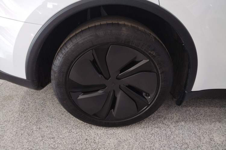 Used Tesla Model Y 2025 Rear-Wheel-Drive Version