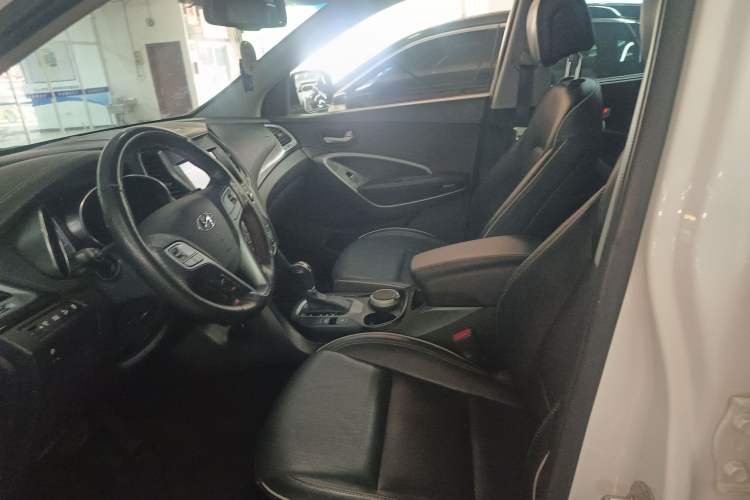 Used Hyundai Santa Fe 2017 2.4L Automatic Two-Wheel Drive Smart Version 5 Seats